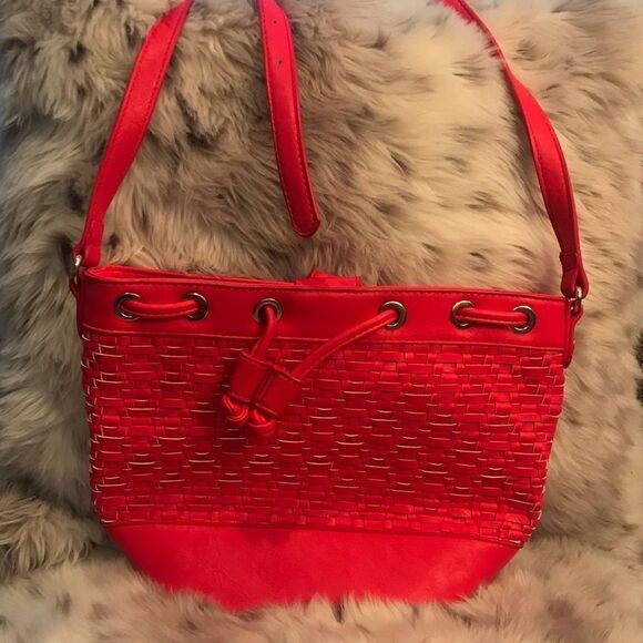 Red Straw Crossbody Bag - Picture 2 of 11